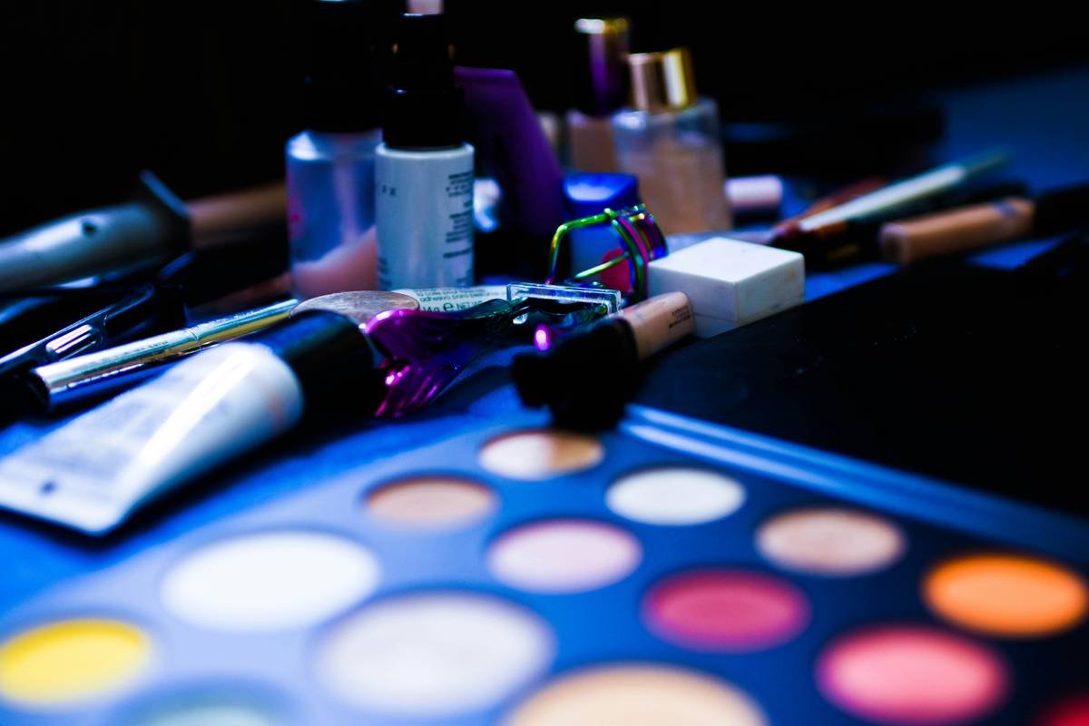Bar chart showing 73% of disqualified makeup challenge entries fail due to poor lighting or focus, per IMATS 2023 report