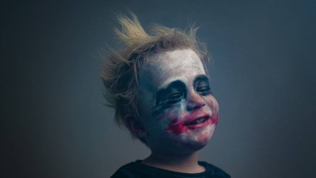 beginner-friendly costume makeup ideas using minimal prosthetics and strategic highlighting